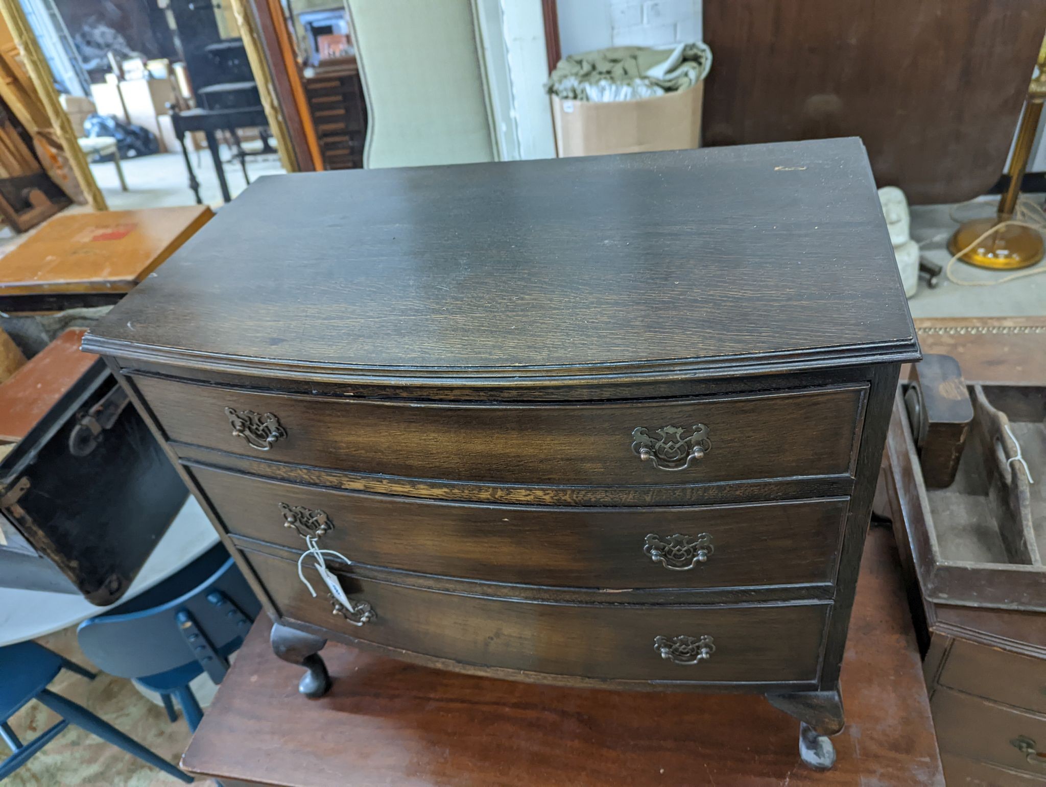 Two mahogany bow front chests, larger width 80cm, depth 48cm, height 80cm